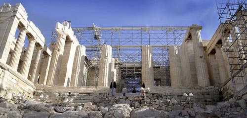 крытые ворота - Пропилеи в Акрополе в Афинах
